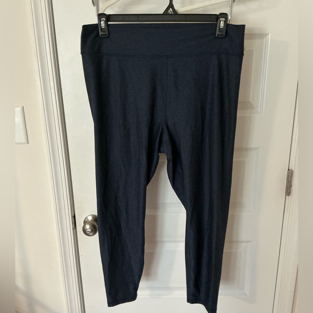 Old Navy Women’s Extra-High Wasted Cloud+ 7/8 Leggings